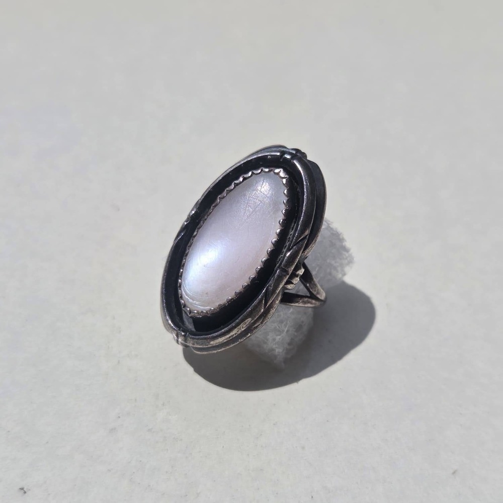 Vintage Sterling Silver Mother of Pearl Ring Size 5.75 White Oval Southwestern